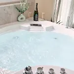 Jardin D'eden : Sauna, Balneo & Jardin Privatif