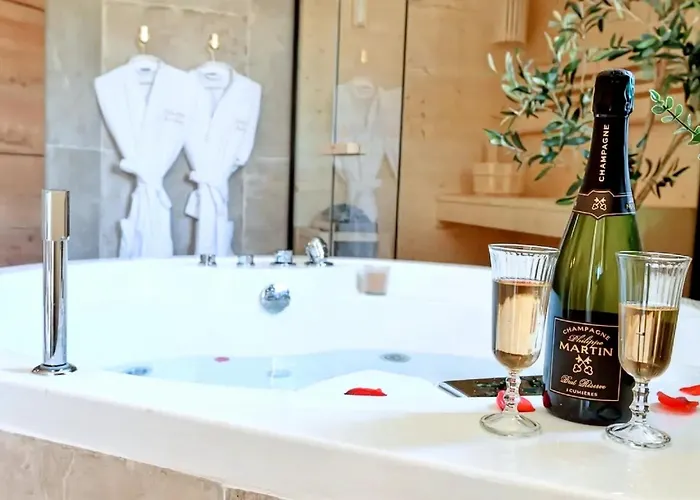 Jardin D'eden : Sauna, Balneo & Jardin Privatif トルヴィル＝シュル＝メール