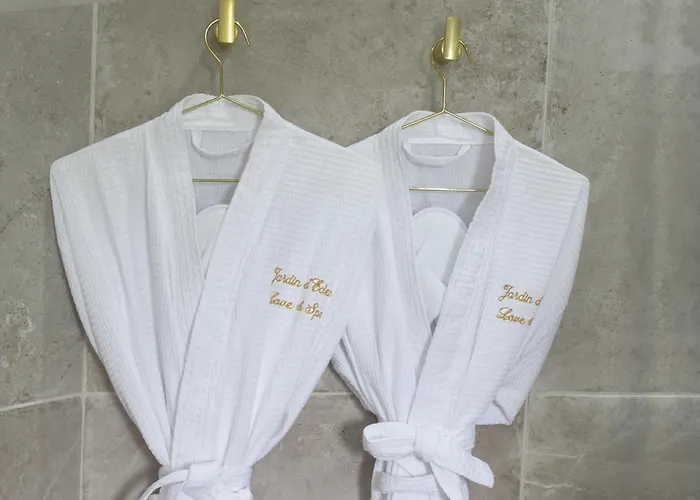 Jardin D'eden : Sauna, Balneo & Jardin Privatif アパート